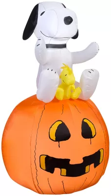 Gemmy Airblown Peanuts Snoopy On Pumpkin Decor (WM), Medium